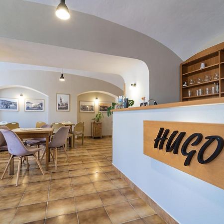 Bed & Breakfast Hugo Plesivec Extérieur photo