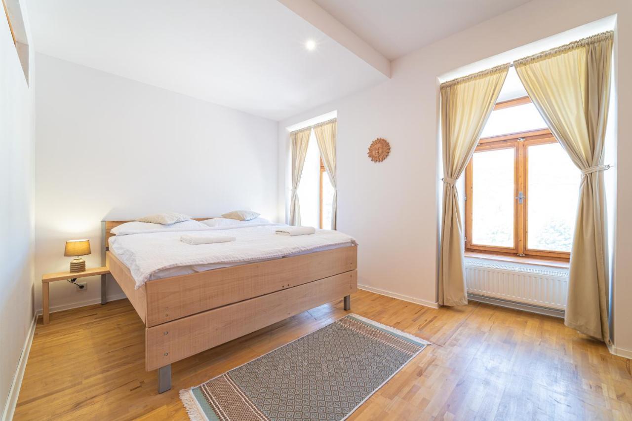 Bed & Breakfast Hugo Plesivec Extérieur photo
