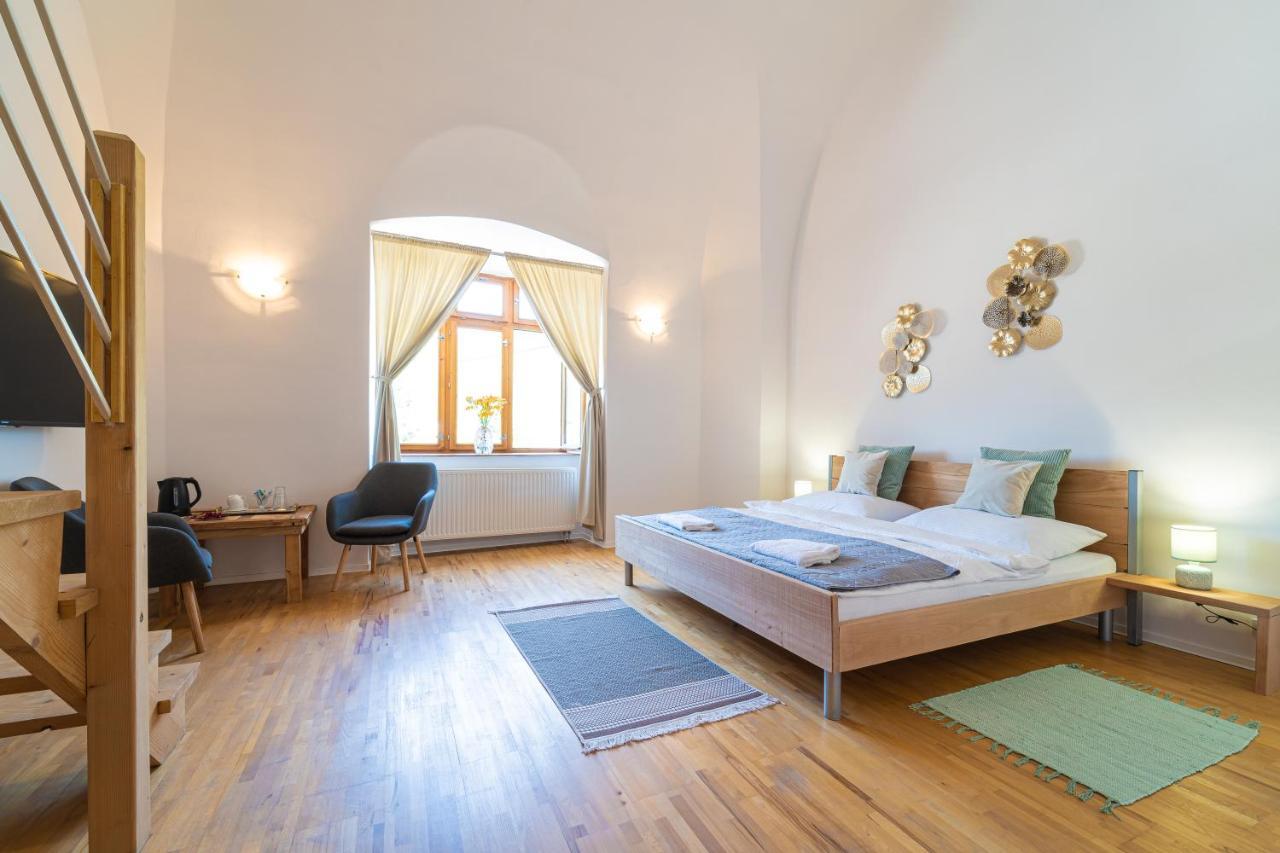 Bed & Breakfast Hugo Plesivec Extérieur photo