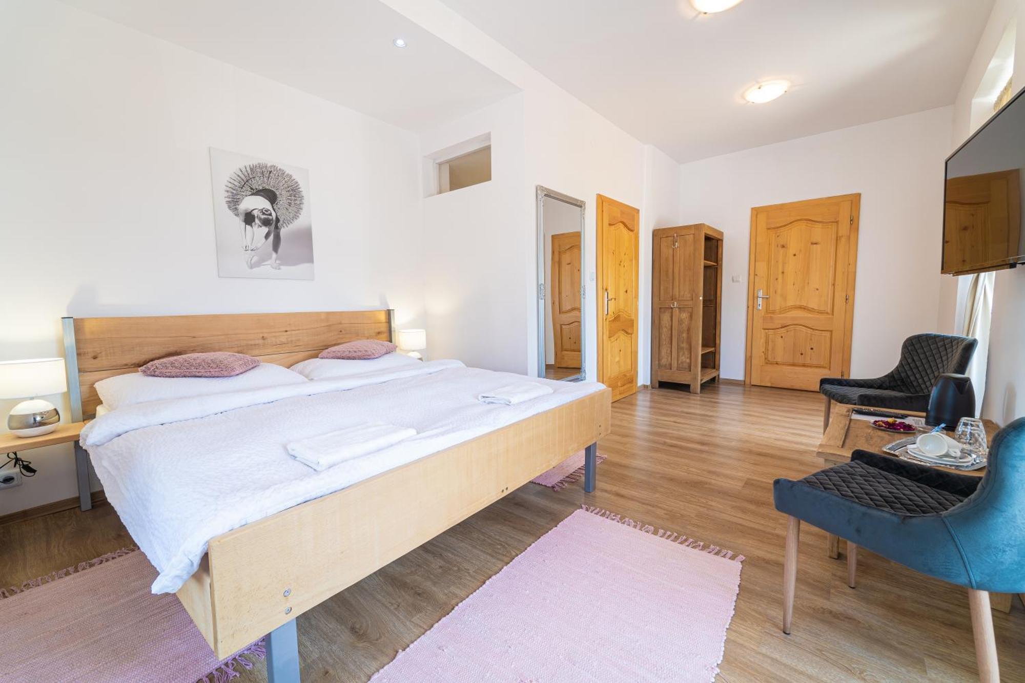Bed & Breakfast Hugo Plesivec Extérieur photo