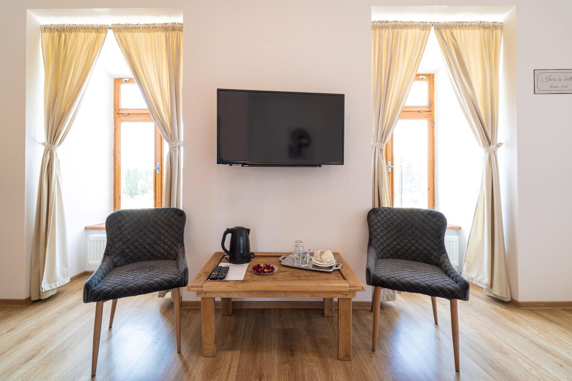 Bed & Breakfast Hugo Plesivec Extérieur photo