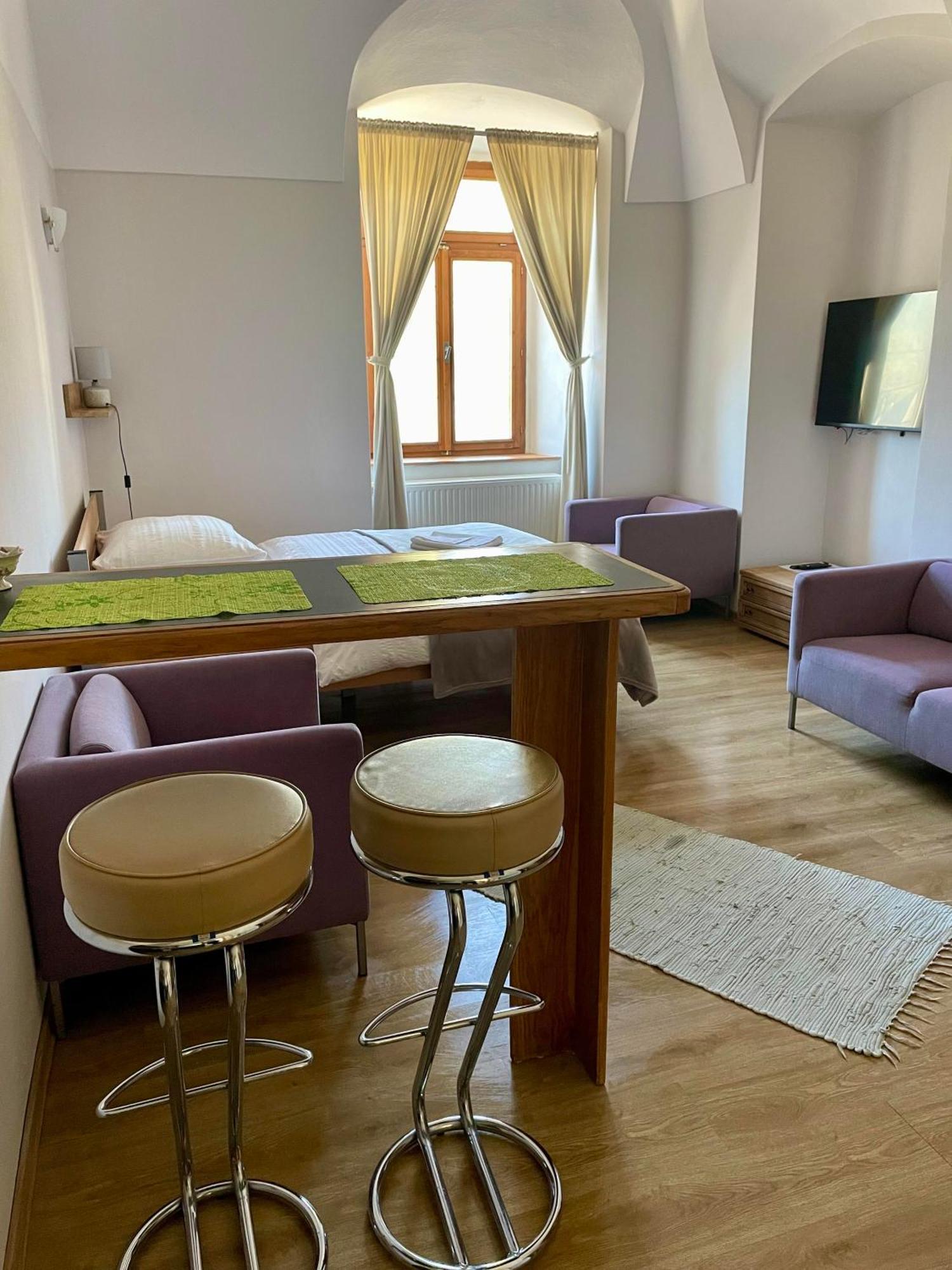 Bed & Breakfast Hugo Plesivec Extérieur photo