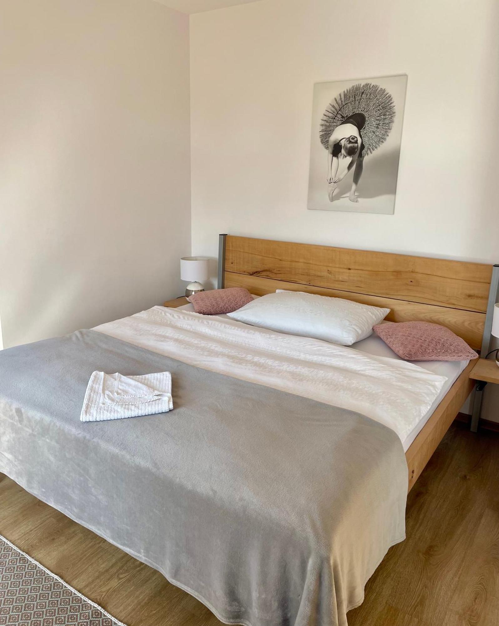 Bed & Breakfast Hugo Plesivec Extérieur photo