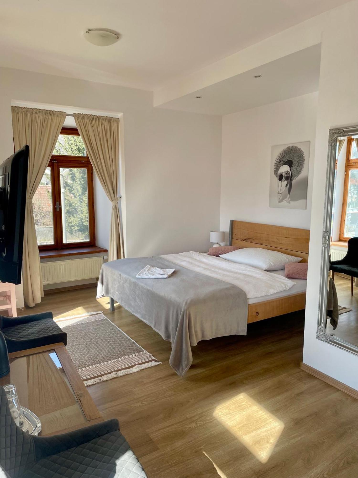 Bed & Breakfast Hugo Plesivec Extérieur photo