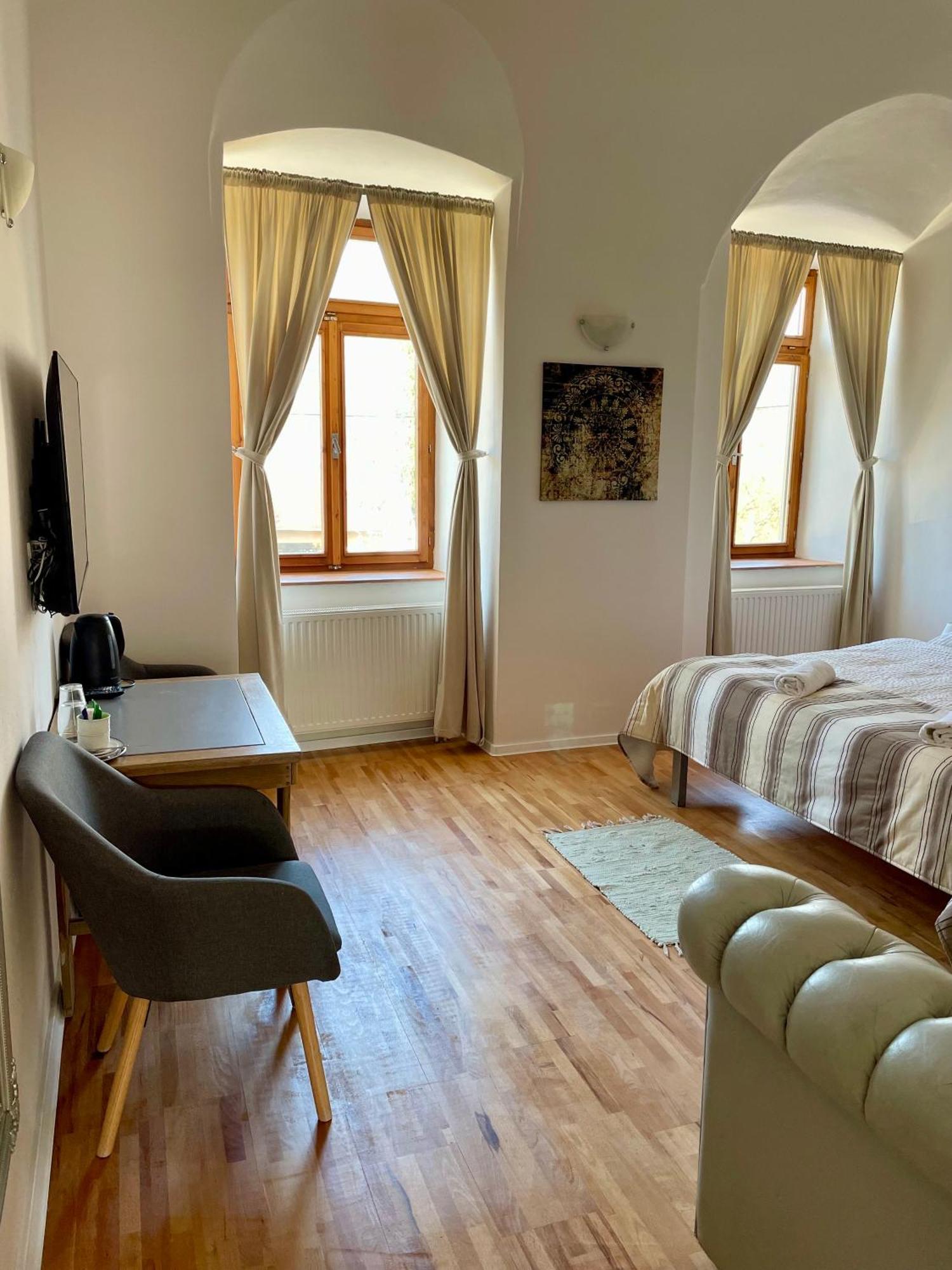 Bed & Breakfast Hugo Plesivec Extérieur photo